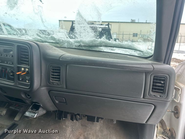 image for item ER5095 2007 Chevrolet Silverado 3500 utility bed pickup truck