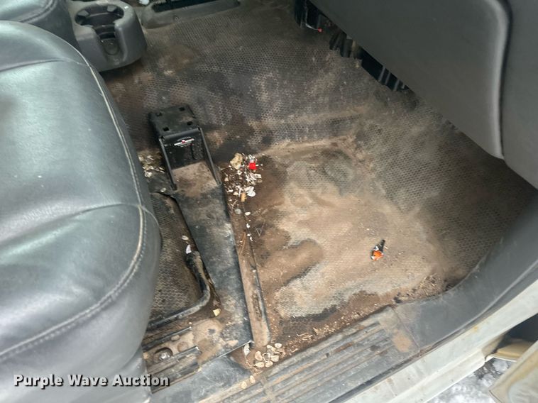 image for item ER5095 2007 Chevrolet Silverado 3500 utility bed pickup truck