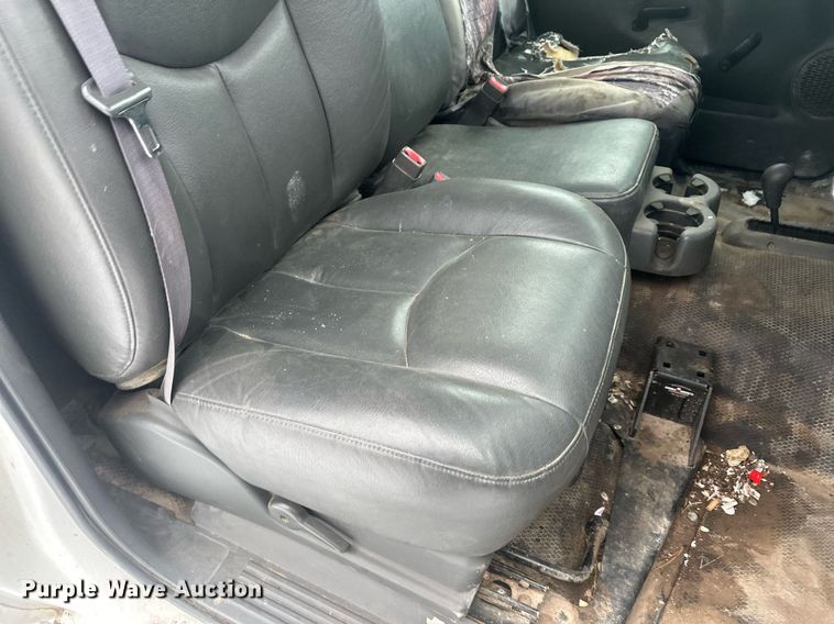 image for item ER5095 2007 Chevrolet Silverado 3500 utility bed pickup truck