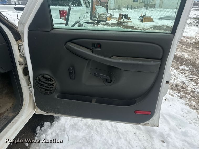 image for item ER5095 2007 Chevrolet Silverado 3500 utility bed pickup truck