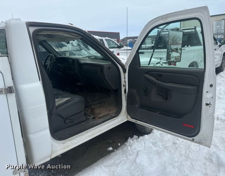 image for item ER5095 2007 Chevrolet Silverado 3500 utility bed pickup truck