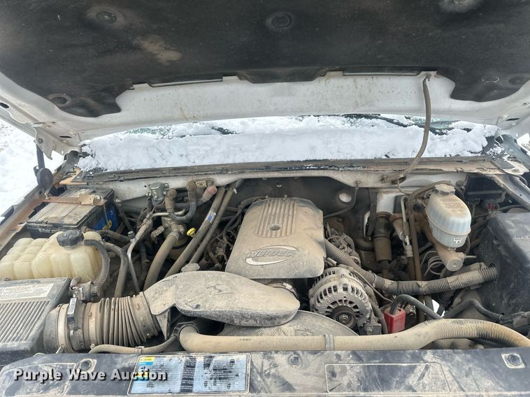 image for item ER5095 2007 Chevrolet Silverado 3500 utility bed pickup truck