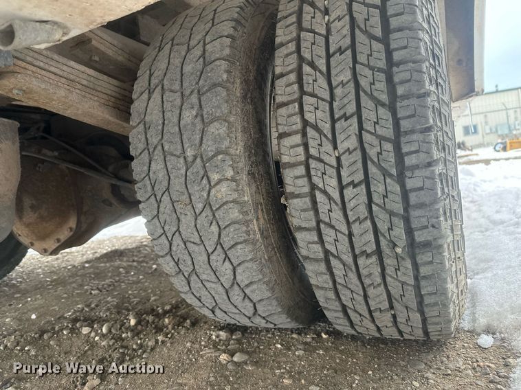 image for item ER5095 2007 Chevrolet Silverado 3500 utility bed pickup truck