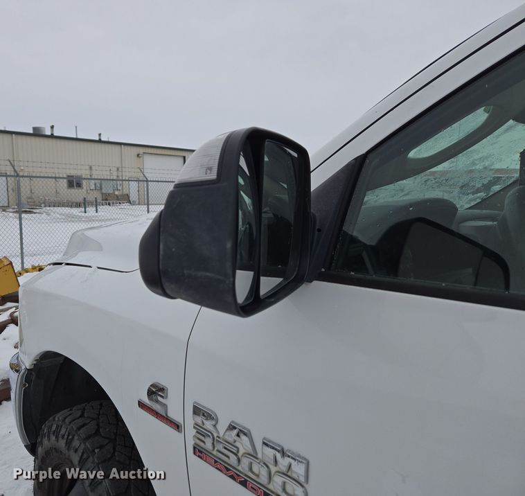 image for item ER5097 2015 Dodge Ram 3500 Crew Cab flatbed pickup truck