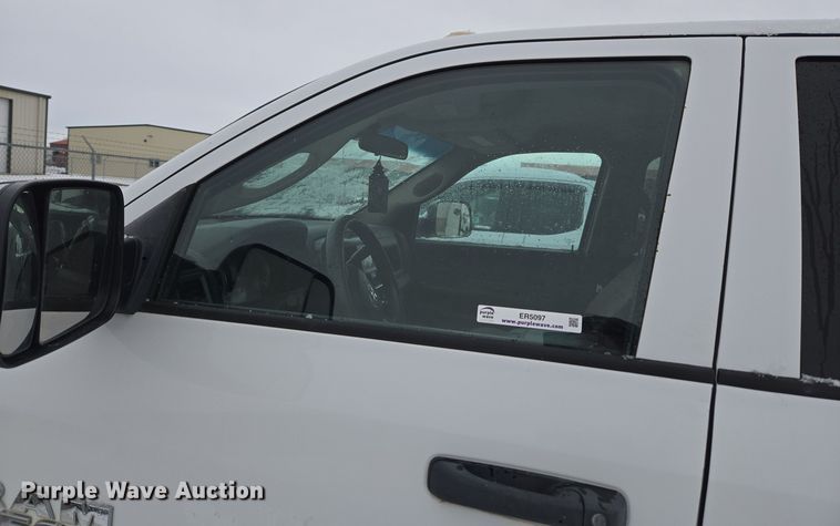 image for item ER5097 2015 Dodge Ram 3500 Crew Cab flatbed pickup truck