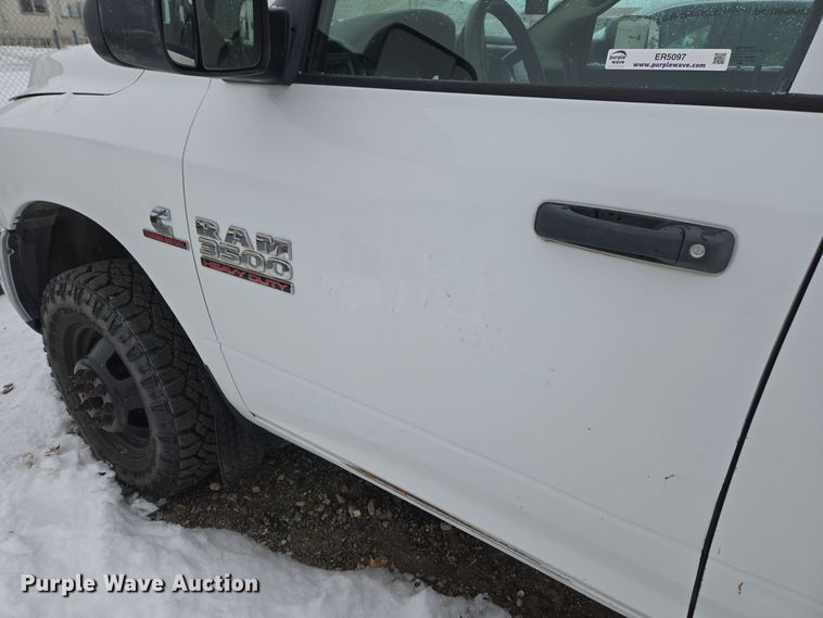 image for item ER5097 2015 Dodge Ram 3500 Crew Cab flatbed pickup truck