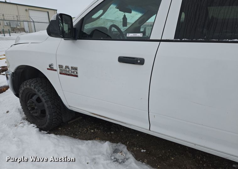 image for item ER5097 2015 Dodge Ram 3500 Crew Cab flatbed pickup truck