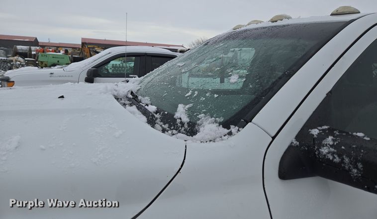 image for item ER5097 2015 Dodge Ram 3500 Crew Cab flatbed pickup truck