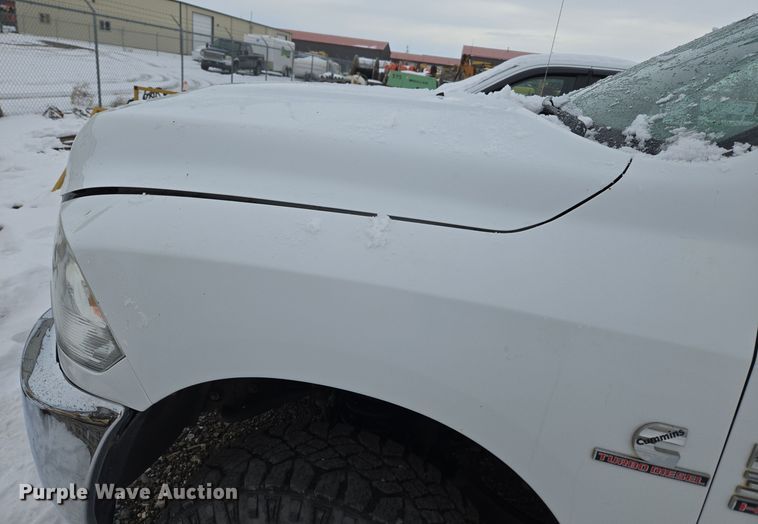 image for item ER5097 2015 Dodge Ram 3500 Crew Cab flatbed pickup truck