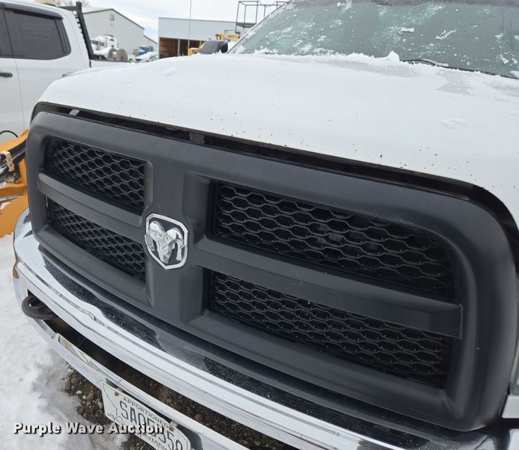 image for item ER5097 2015 Dodge Ram 3500 Crew Cab flatbed pickup truck