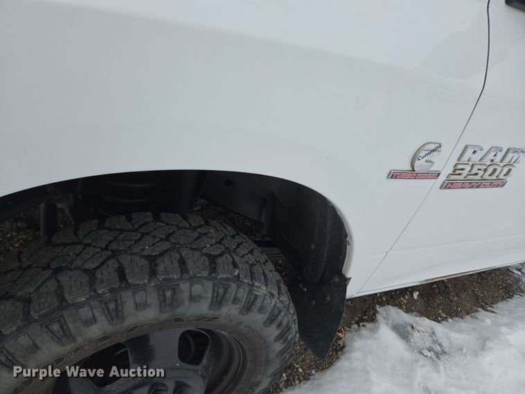 image for item ER5097 2015 Dodge Ram 3500 Crew Cab flatbed pickup truck