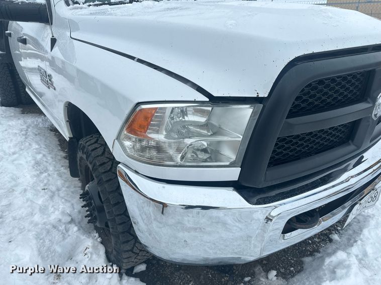 image for item ER5097 2015 Dodge Ram 3500 Crew Cab flatbed pickup truck