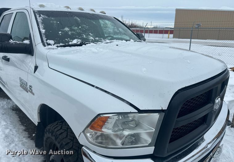 image for item ER5097 2015 Dodge Ram 3500 Crew Cab flatbed pickup truck