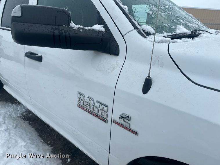 image for item ER5097 2015 Dodge Ram 3500 Crew Cab flatbed pickup truck