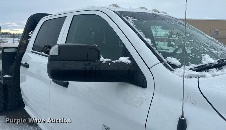 image for item ER5097 2015 Dodge Ram 3500 Crew Cab flatbed pickup truck