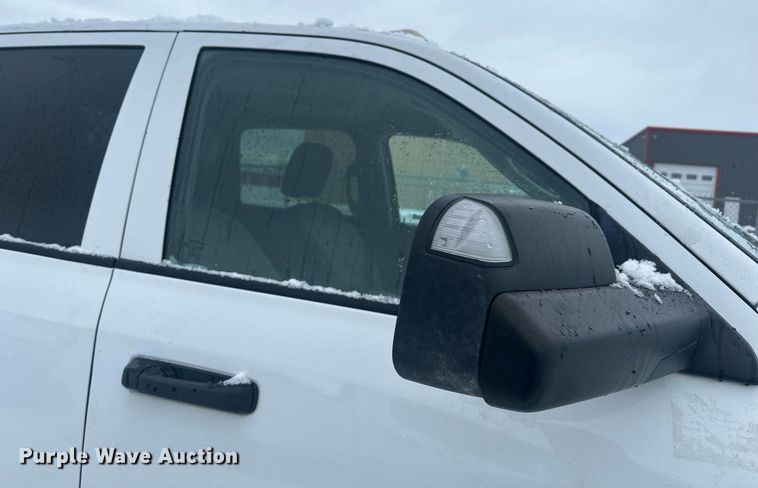 image for item ER5097 2015 Dodge Ram 3500 Crew Cab flatbed pickup truck