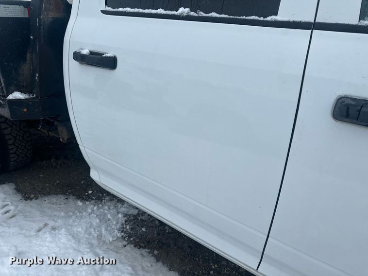 image for item ER5097 2015 Dodge Ram 3500 Crew Cab flatbed pickup truck