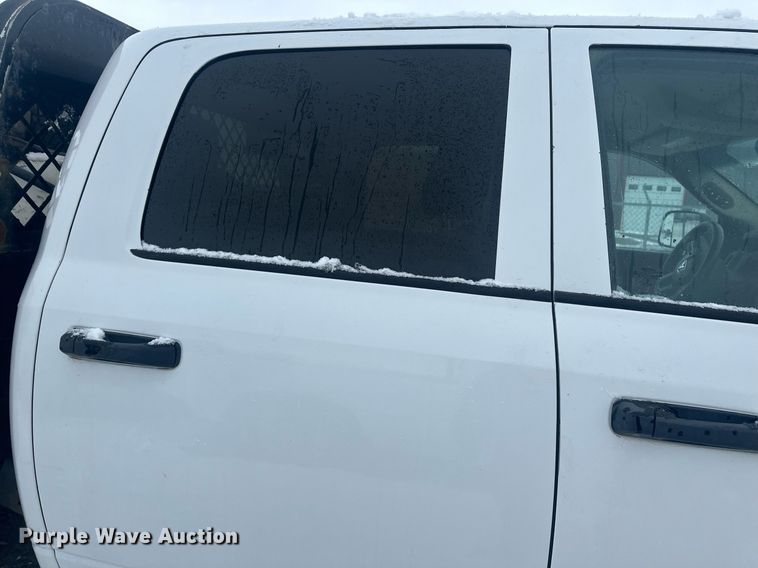 image for item ER5097 2015 Dodge Ram 3500 Crew Cab flatbed pickup truck