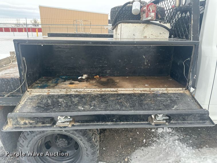 image for item ER5097 2015 Dodge Ram 3500 Crew Cab flatbed pickup truck