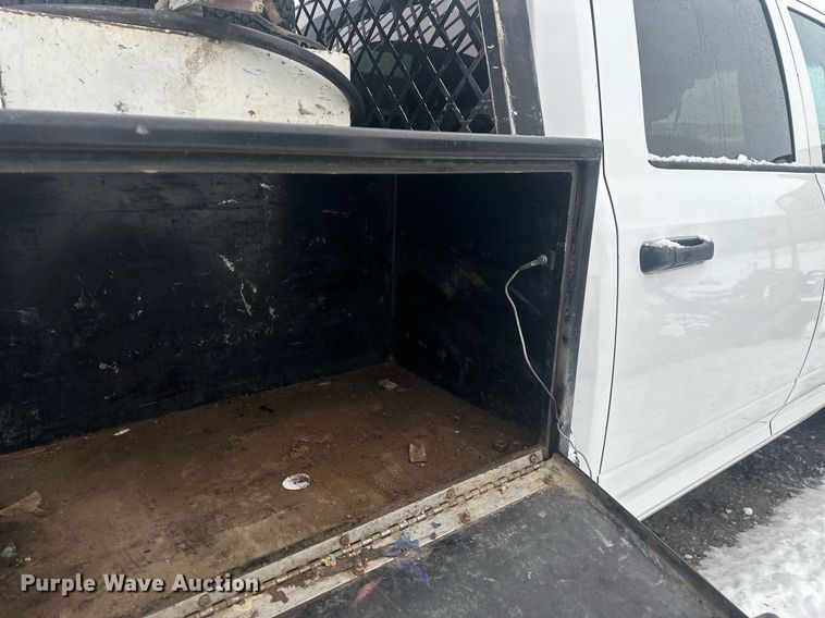 image for item ER5097 2015 Dodge Ram 3500 Crew Cab flatbed pickup truck