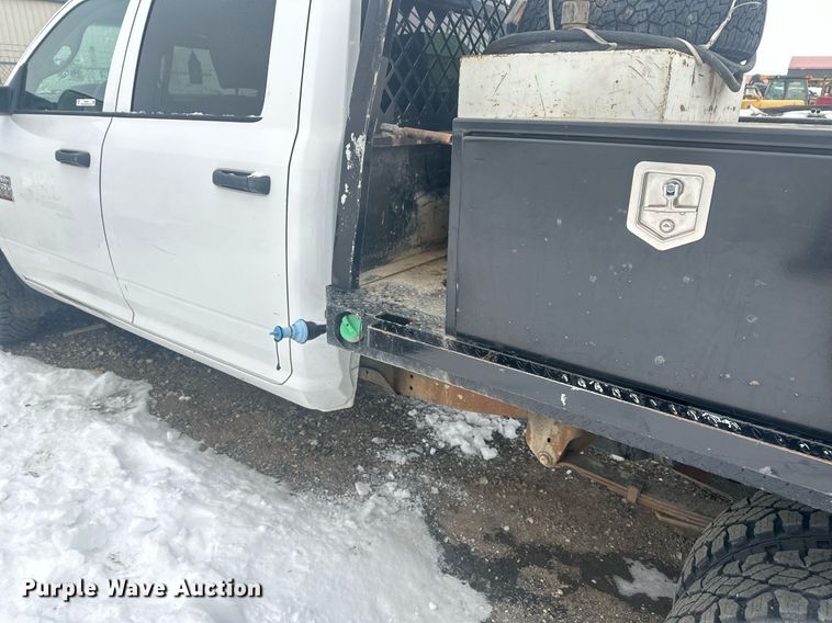 image for item ER5097 2015 Dodge Ram 3500 Crew Cab flatbed pickup truck