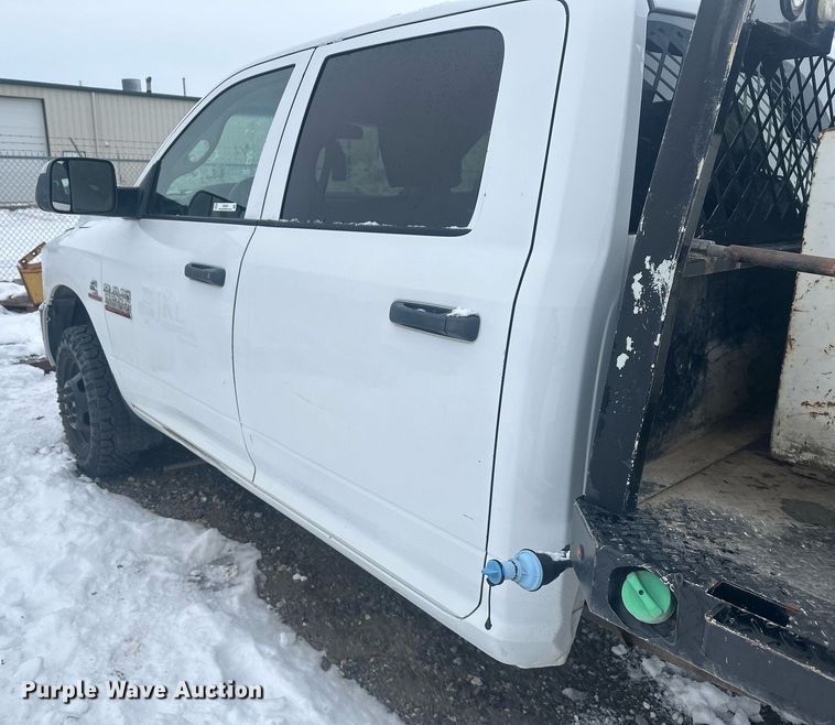 image for item ER5097 2015 Dodge Ram 3500 Crew Cab flatbed pickup truck