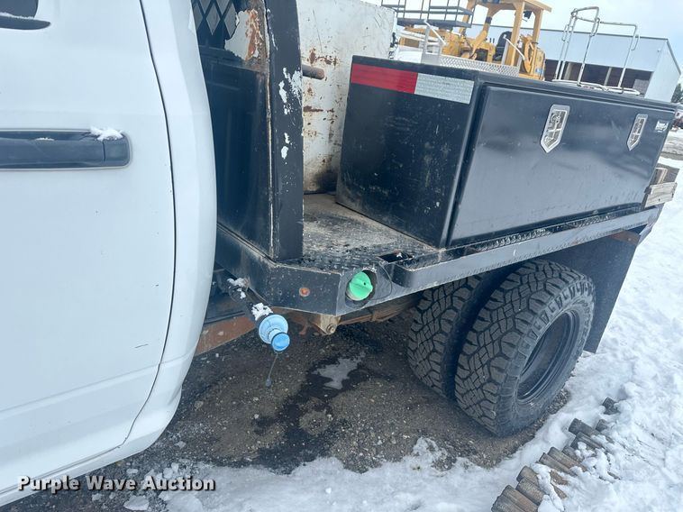 image for item ER5097 2015 Dodge Ram 3500 Crew Cab flatbed pickup truck