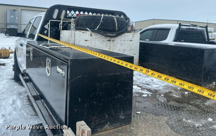 image for item ER5097 2015 Dodge Ram 3500 Crew Cab flatbed pickup truck