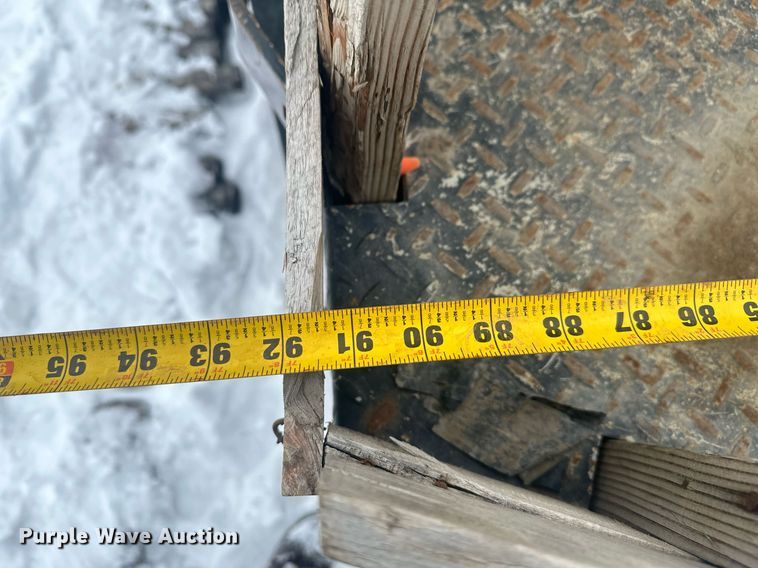 image for item ER5097 2015 Dodge Ram 3500 Crew Cab flatbed pickup truck