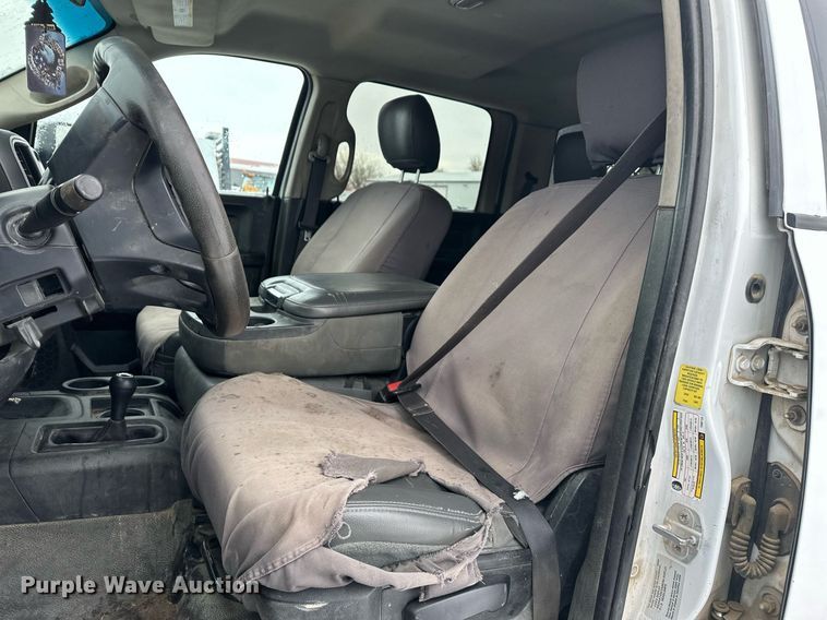 image for item ER5097 2015 Dodge Ram 3500 Crew Cab flatbed pickup truck