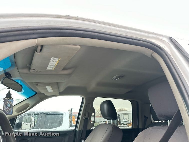 image for item ER5097 2015 Dodge Ram 3500 Crew Cab flatbed pickup truck