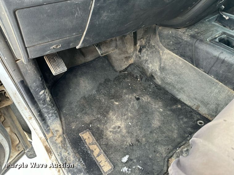 image for item ER5097 2015 Dodge Ram 3500 Crew Cab flatbed pickup truck