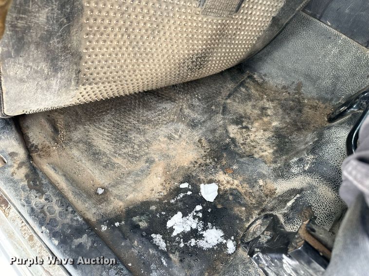 image for item ER5097 2015 Dodge Ram 3500 Crew Cab flatbed pickup truck