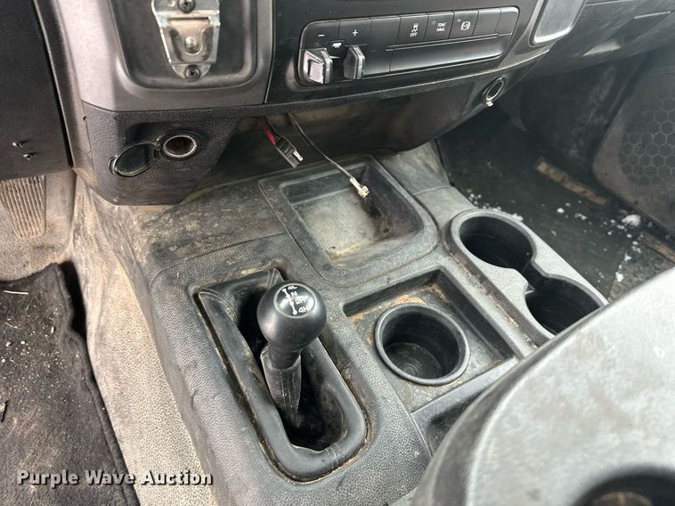 image for item ER5097 2015 Dodge Ram 3500 Crew Cab flatbed pickup truck