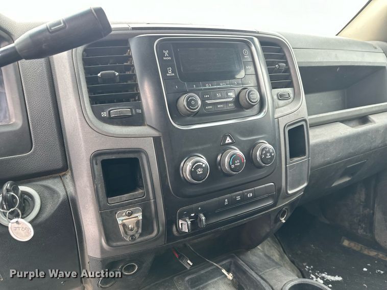 image for item ER5097 2015 Dodge Ram 3500 Crew Cab flatbed pickup truck