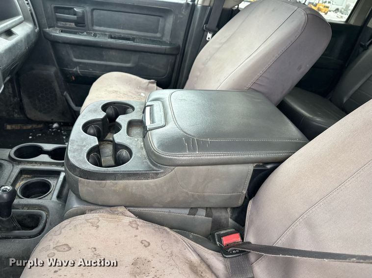 image for item ER5097 2015 Dodge Ram 3500 Crew Cab flatbed pickup truck