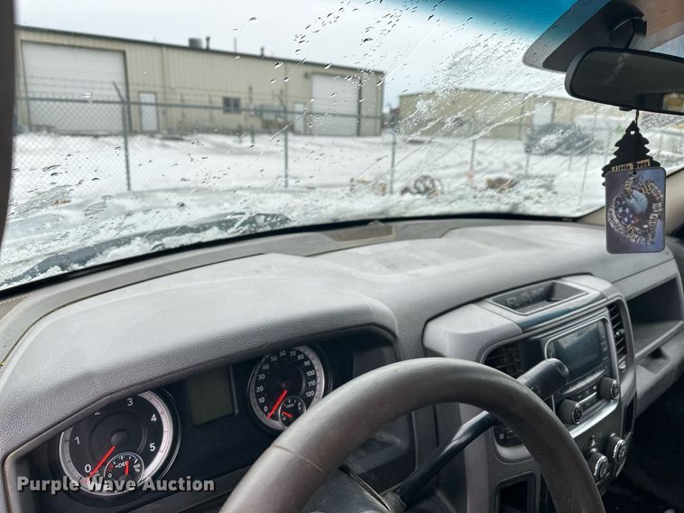 image for item ER5097 2015 Dodge Ram 3500 Crew Cab flatbed pickup truck