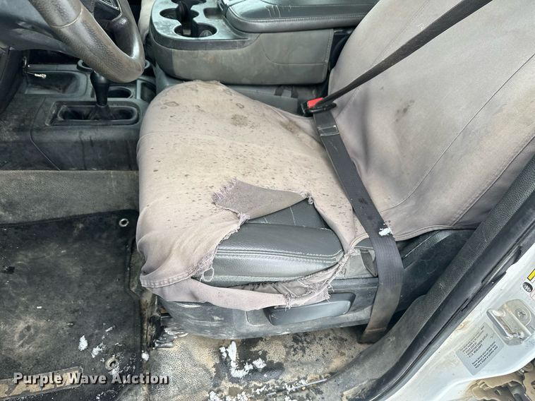 image for item ER5097 2015 Dodge Ram 3500 Crew Cab flatbed pickup truck