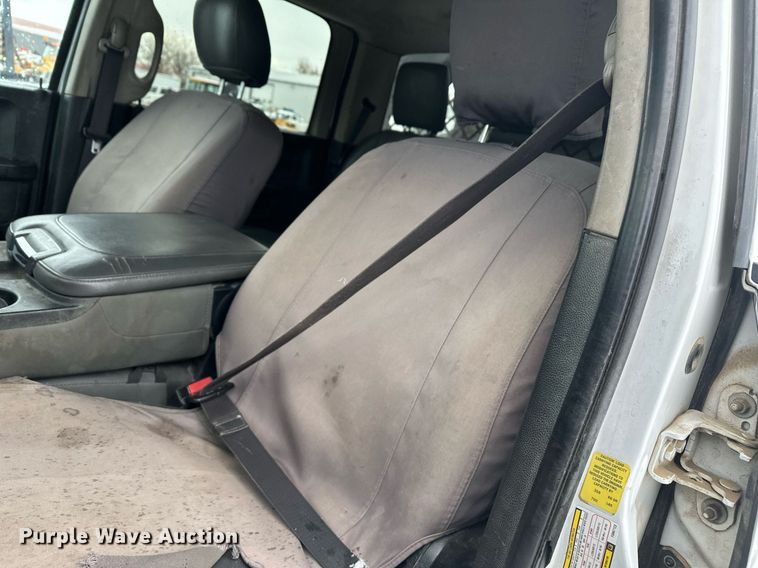 image for item ER5097 2015 Dodge Ram 3500 Crew Cab flatbed pickup truck