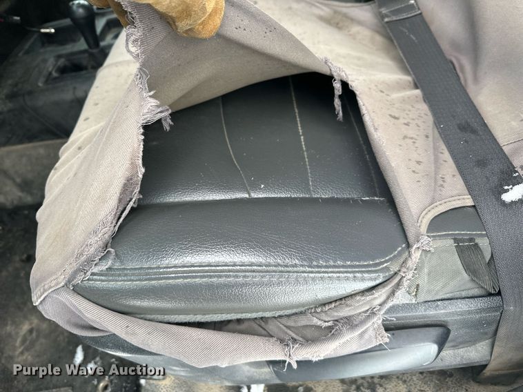 image for item ER5097 2015 Dodge Ram 3500 Crew Cab flatbed pickup truck