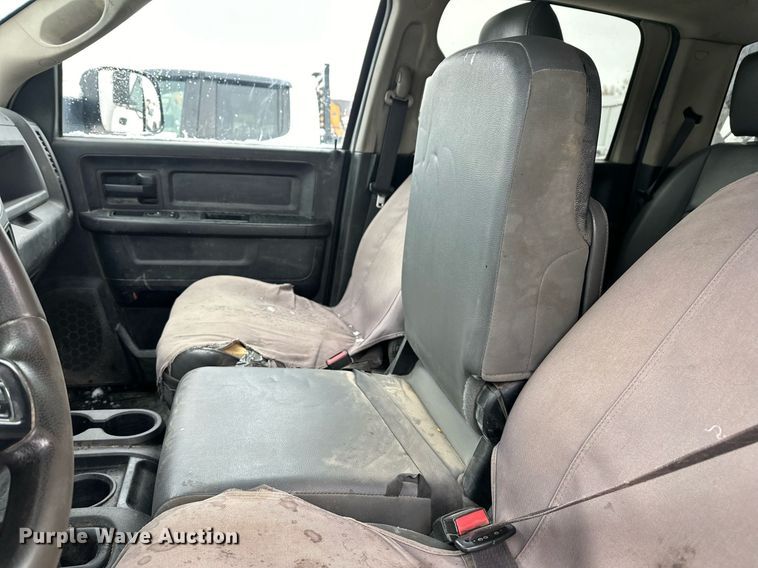 image for item ER5097 2015 Dodge Ram 3500 Crew Cab flatbed pickup truck