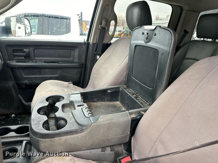 image for item ER5097 2015 Dodge Ram 3500 Crew Cab flatbed pickup truck