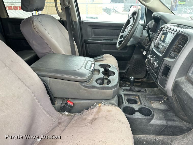 image for item ER5097 2015 Dodge Ram 3500 Crew Cab flatbed pickup truck