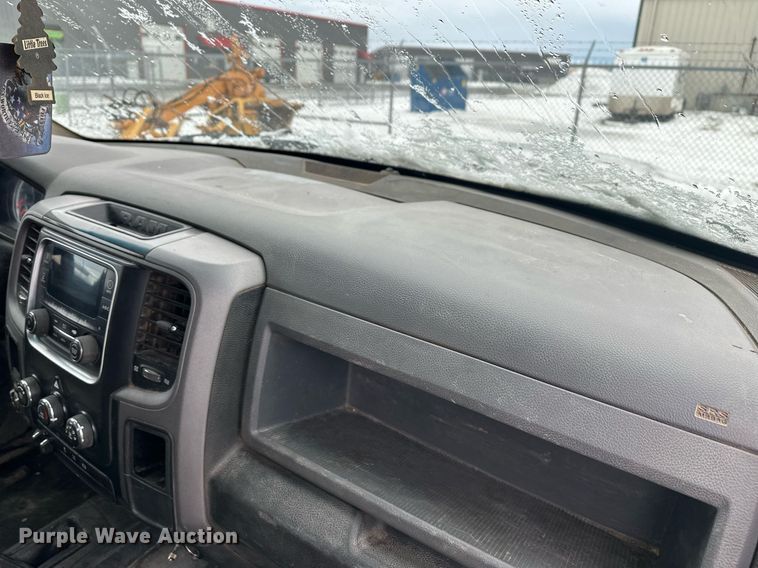 image for item ER5097 2015 Dodge Ram 3500 Crew Cab flatbed pickup truck