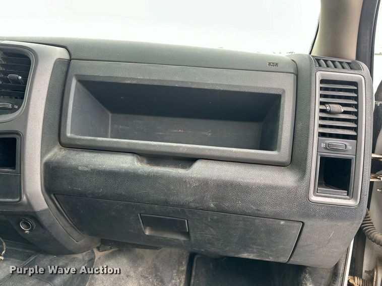 image for item ER5097 2015 Dodge Ram 3500 Crew Cab flatbed pickup truck