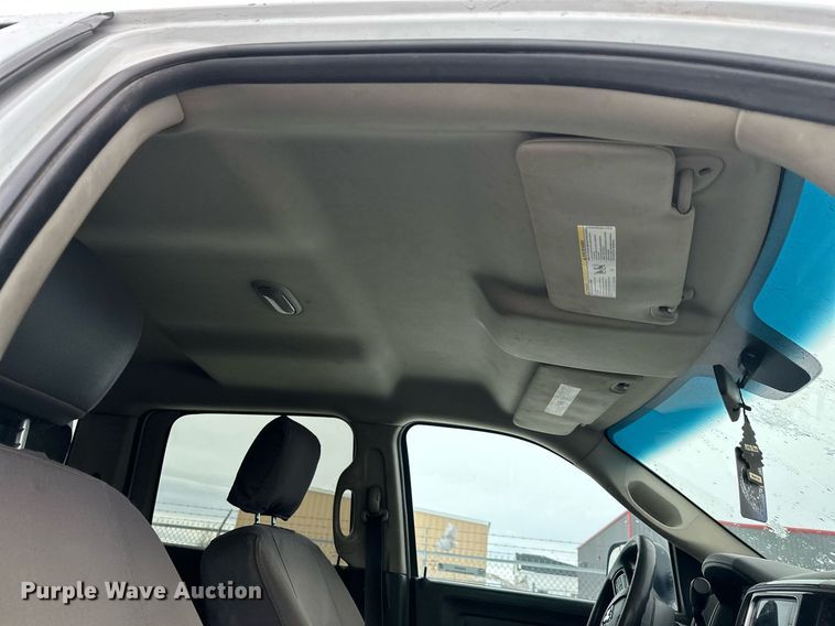 image for item ER5097 2015 Dodge Ram 3500 Crew Cab flatbed pickup truck