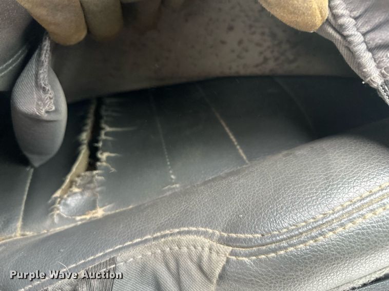 image for item ER5097 2015 Dodge Ram 3500 Crew Cab flatbed pickup truck