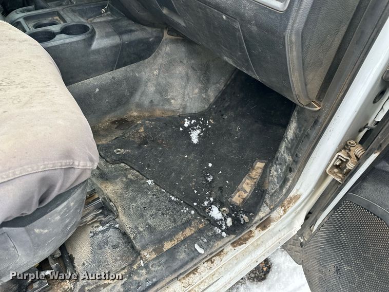 image for item ER5097 2015 Dodge Ram 3500 Crew Cab flatbed pickup truck