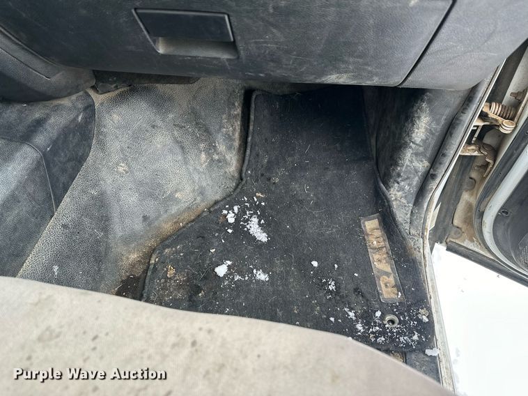 image for item ER5097 2015 Dodge Ram 3500 Crew Cab flatbed pickup truck