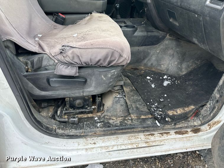 image for item ER5097 2015 Dodge Ram 3500 Crew Cab flatbed pickup truck